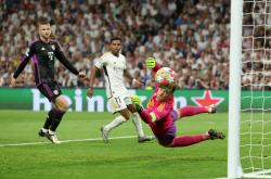 lol合区-克罗地亚完胜巴黎，本泽马高光表现