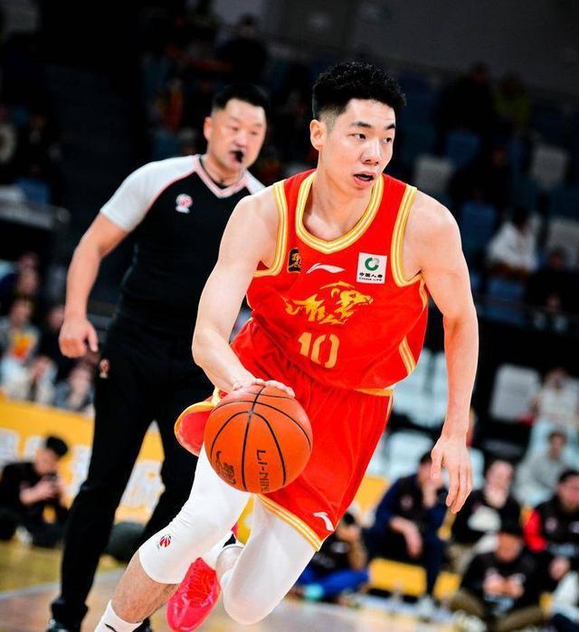 包含强队连胜打破对手防线，双方你来我往的词条