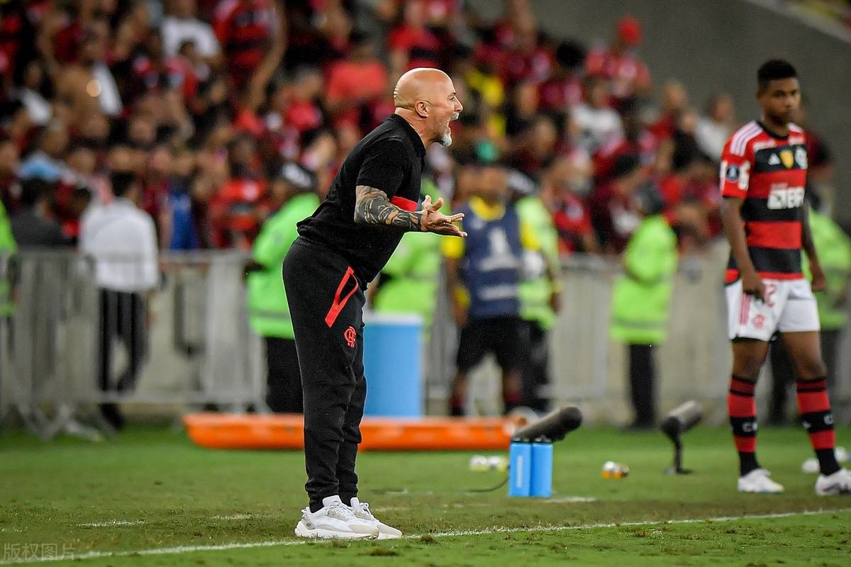 塞维利亚球队备战下一场比赛,雄心勃发的简单介绍 塞维利亚球队备战下一场比赛,雄心勃发的简单介绍