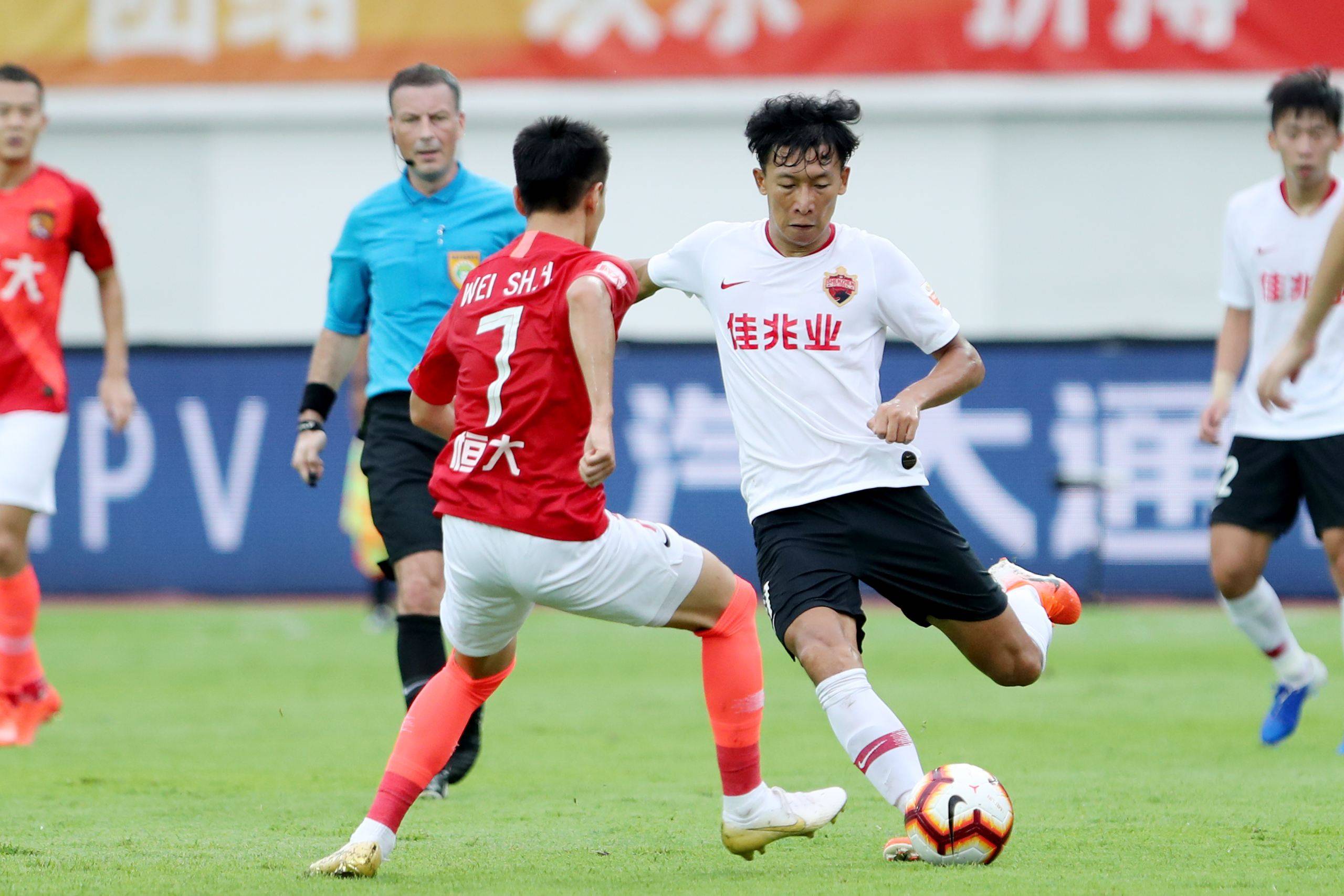 深圳佳兆业主场不敌对手,百忙中顾失守 深圳佳兆业主场不敌对手,百忙中顾失守